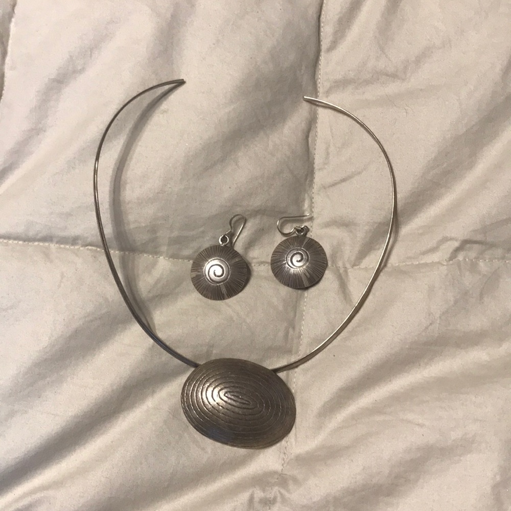 Women’s Necklace collar, pendent Silver tone